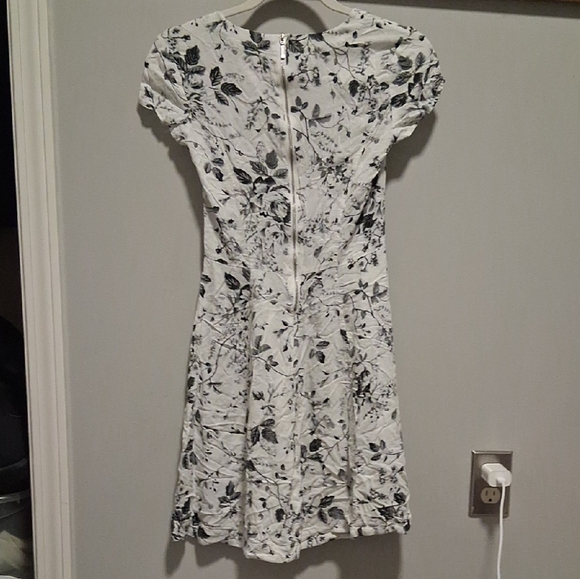 US Size 2 H & M Black And White Floral Print Short Sleeve Dress - Picture 8 of 12